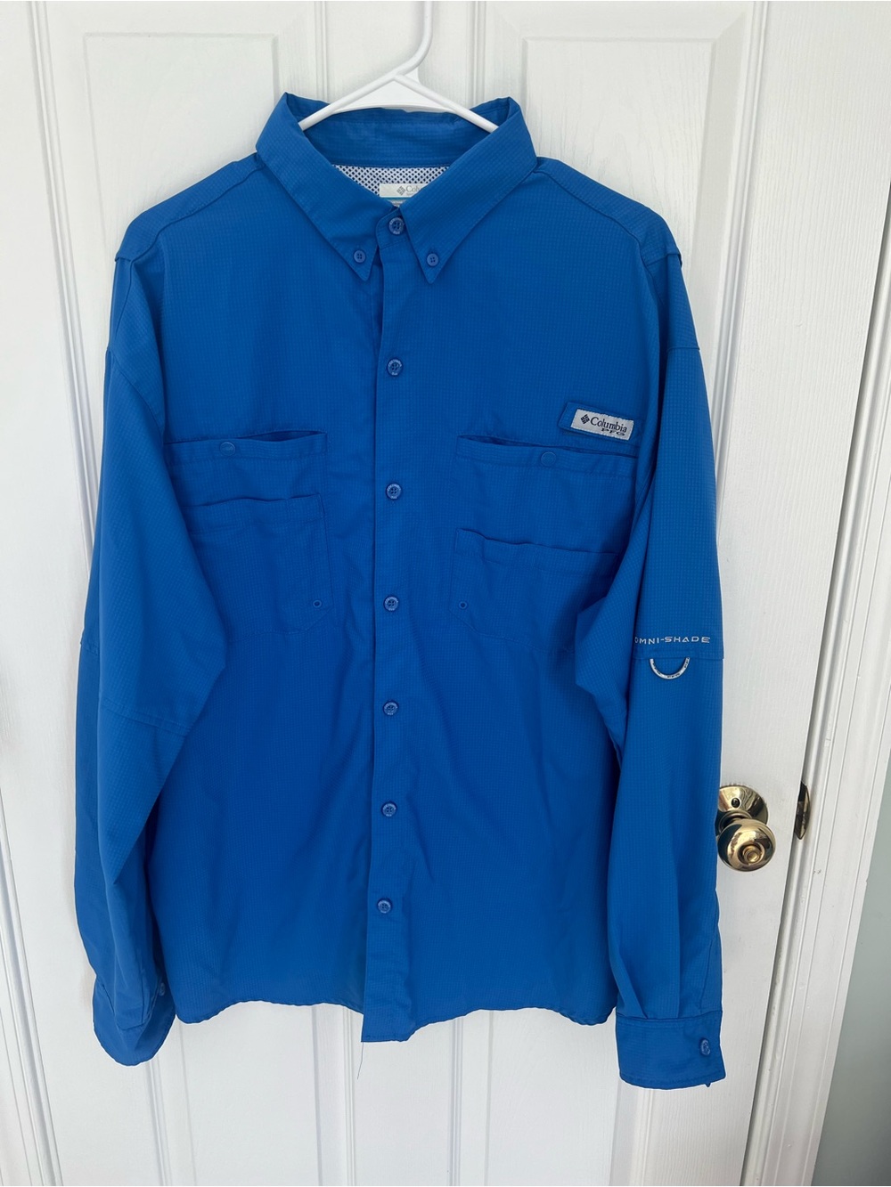 Columbia Men’s Bright Blue Lightweight Button-Up Shirt  (IN #4)